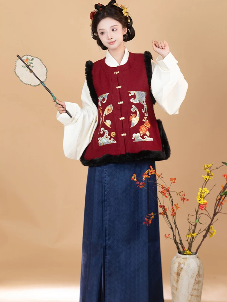 Ming Dynasty New Year Hanfu Ladies Elegant Winter Suit