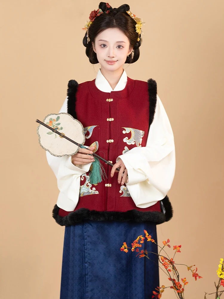 Ming Dynasty New Year Hanfu Ladies Elegant Winter Suit