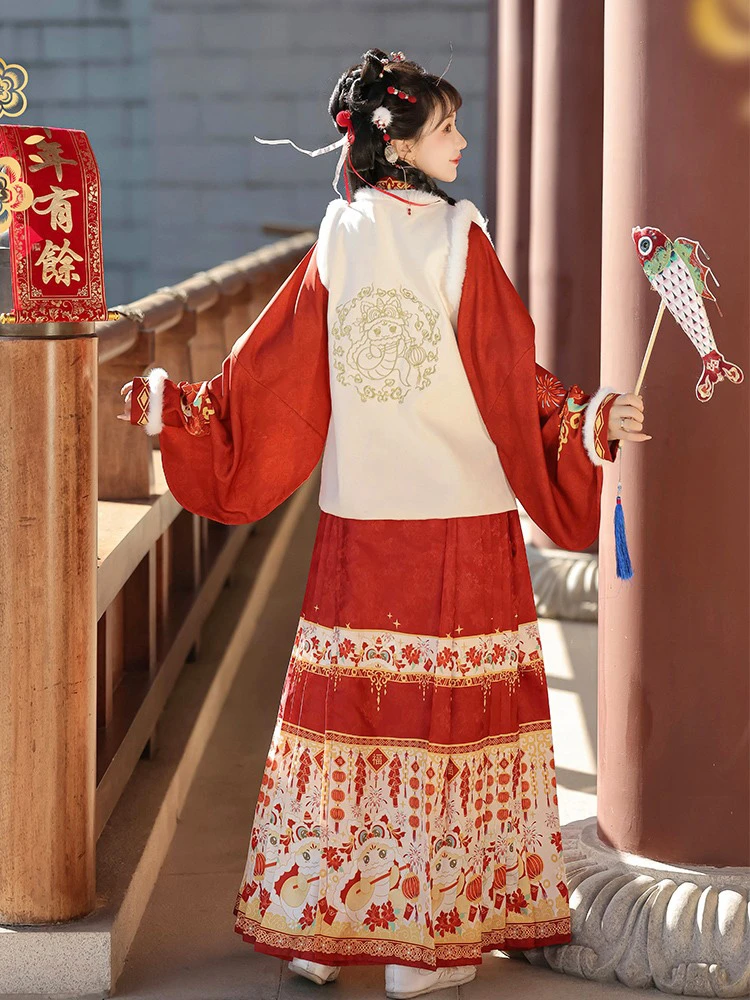 Women's New Year Hanfu Ming Dynasty Red Colour Ma Mian Skirt