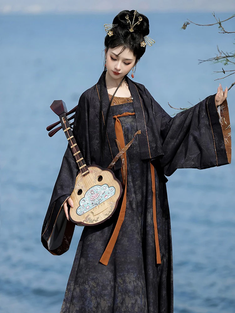Vintage Qixiong Hanfu Recovery Style Black Color Tang Dynasty Hanfu