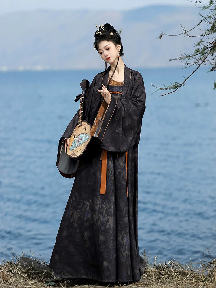 Vintage Qixiong Hanfu Recovery Style Black Color Tang Dynasty Hanfu