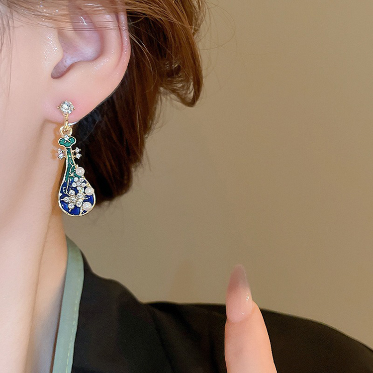 Vintage Women Earrings Niche Pipa Pearl Earrings