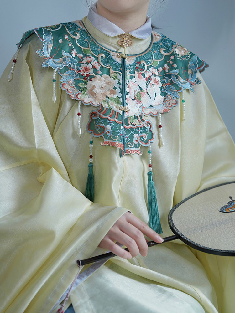 Ming Dynasty Hanfu Yun Jian Accessories Embroidered Flower Cloud Shoulder