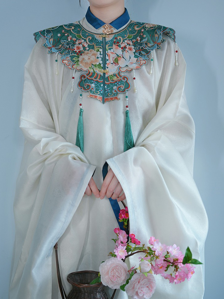 Ming Dynasty Hanfu Yun Jian Accessories Embroidered Flower Cloud Shoulder