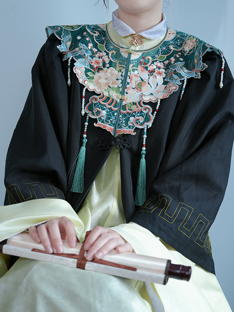Ming Dynasty Hanfu Yun Jian Accessories Embroidered Flower Cloud Shoulder