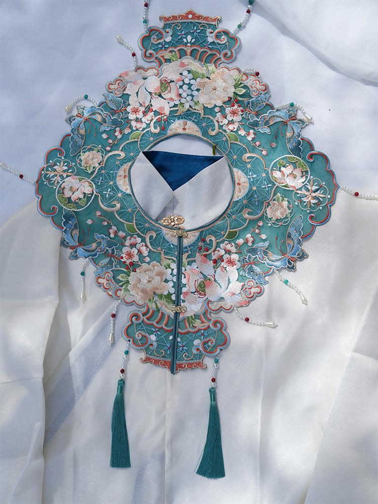Ming Dynasty Hanfu Yun Jian Accessories Embroidered Flower Cloud Shoulder