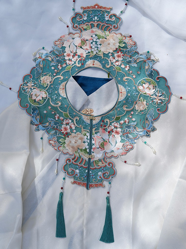 Ming Dynasty Hanfu Yun Jian Accessories Embroidered Flower Cloud Shoulder