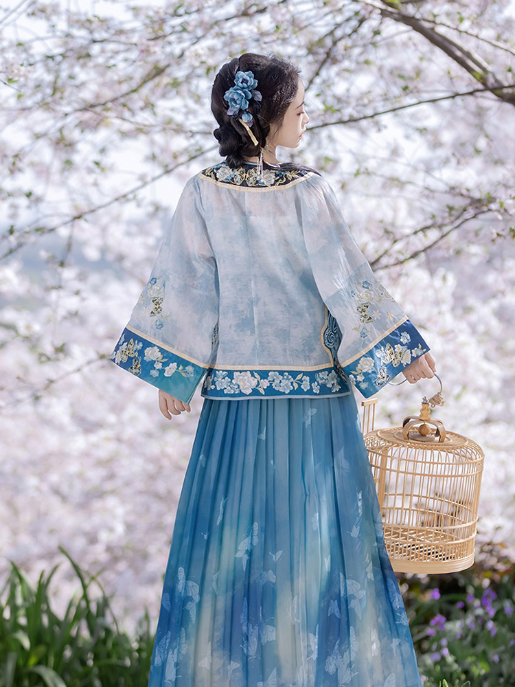 Summer Women Long Sleeve Ming Hanfu Embroidered Pleated Skirt