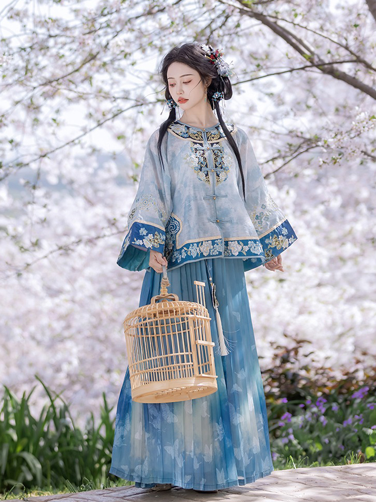 Summer Women Long Sleeve Ming Hanfu Embroidered Pleated Skirt