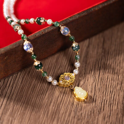 Hanfu Women Necklace Green Short Yingluo with Hulu