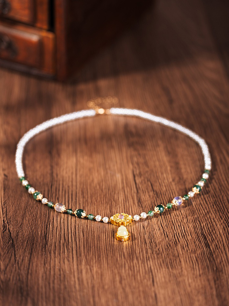 Hanfu Women Necklace Green Short Yingluo with Hulu