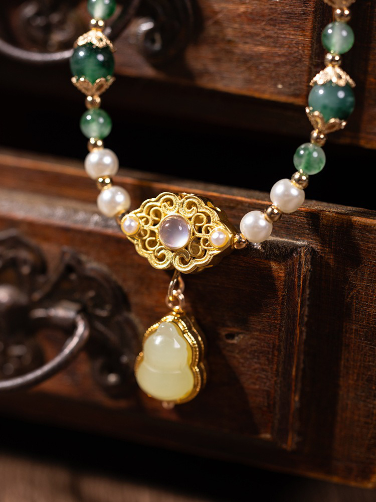Hanfu Women Necklace Green Short Yingluo with Hulu
