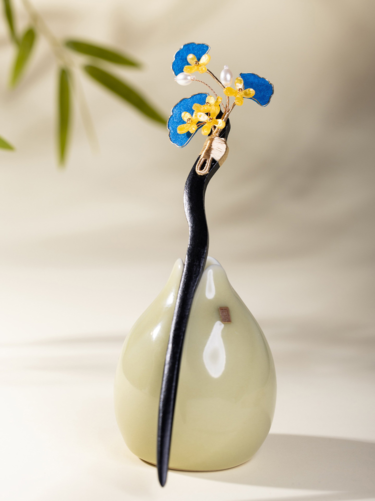 Hanfu Wooden Hairpin Ginkgo Leaf Design Simple Velvet Fabric Hair Accessory