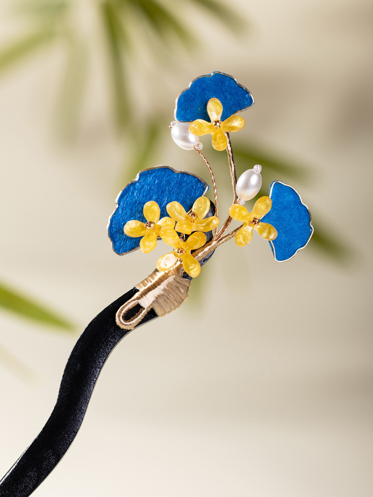 Hanfu Wooden Hairpin Ginkgo Leaf Design Simple Velvet Fabric Hair Accessory