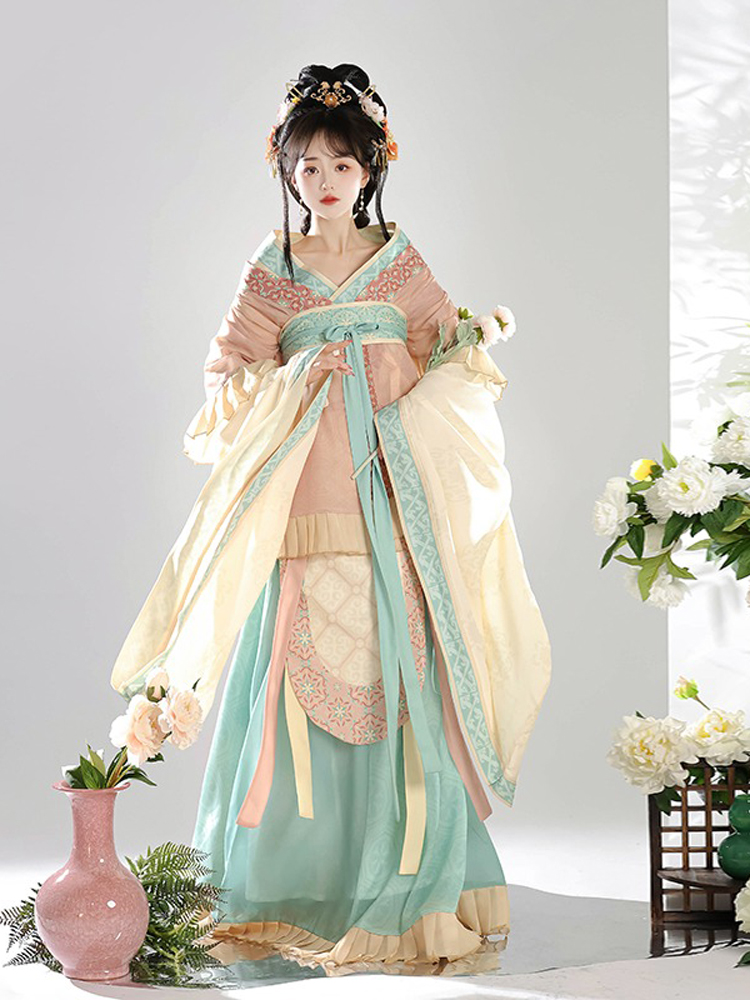 Sui Dynasty Ladies Hanfu Autumn Large Sleeve Style