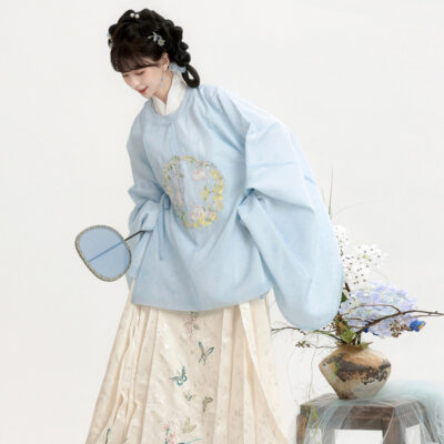 Classic Ming Dynasty Women Hanfu Round-Neck Mamian Skirt Winter Set