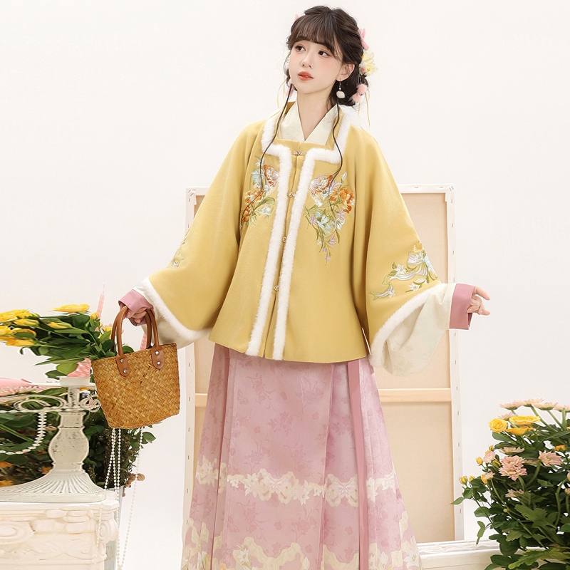 Women-Ming-Dynasty-Winter-Hanfu-Square-Neck-Top-Thickened-Casual-Set-1 Women Ming Dynasty Winter Hanfu Square-Neck Top Thickened Casual Set