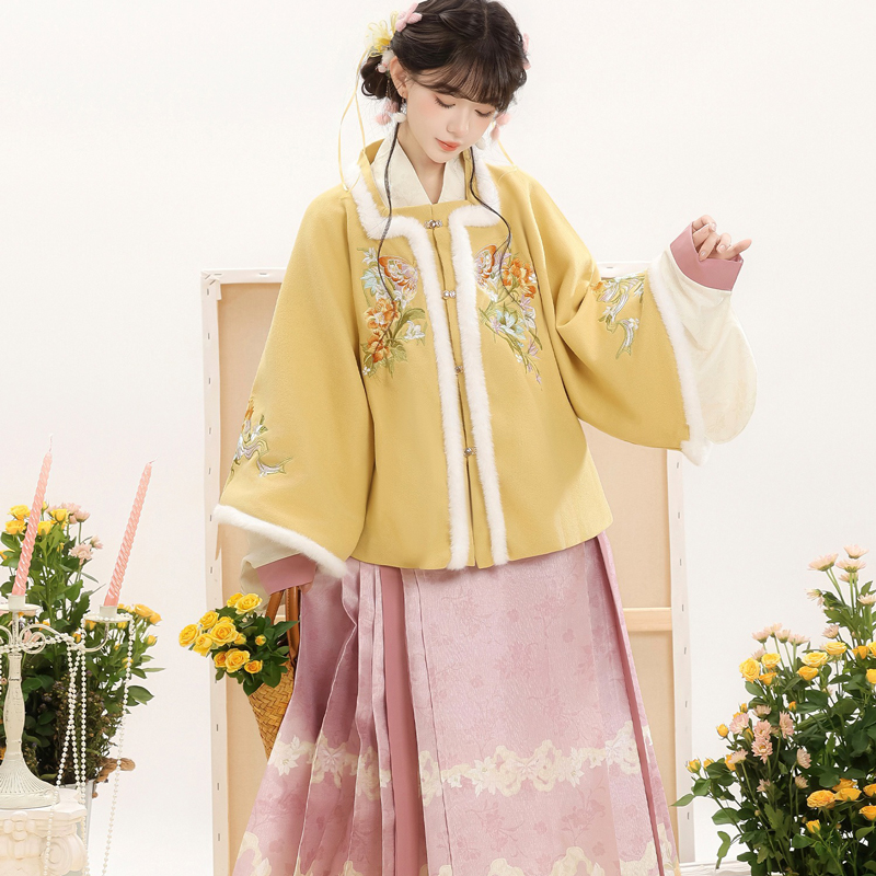 Women-Ming-Dynasty-Winter-Hanfu-Square-Neck-Top-Thickened-Casual-Set-2 Women Ming Dynasty Winter Hanfu Square-Neck Top Thickened Casual Set