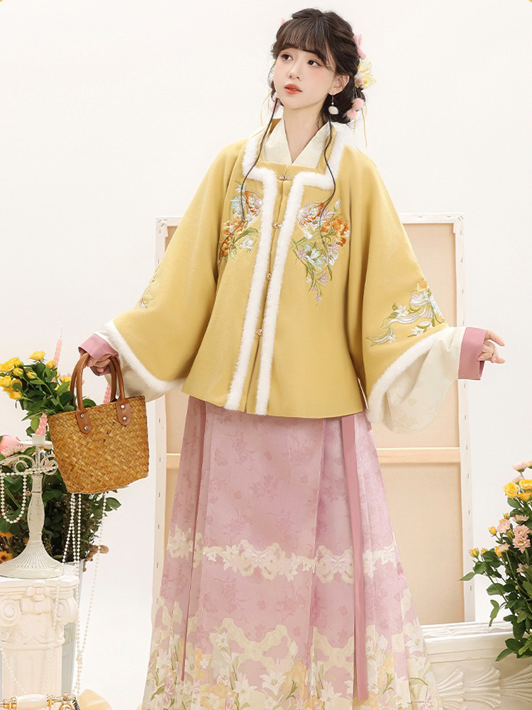Women Ming Dynasty Winter Hanfu Square-Neck Top Thickened Casual Set