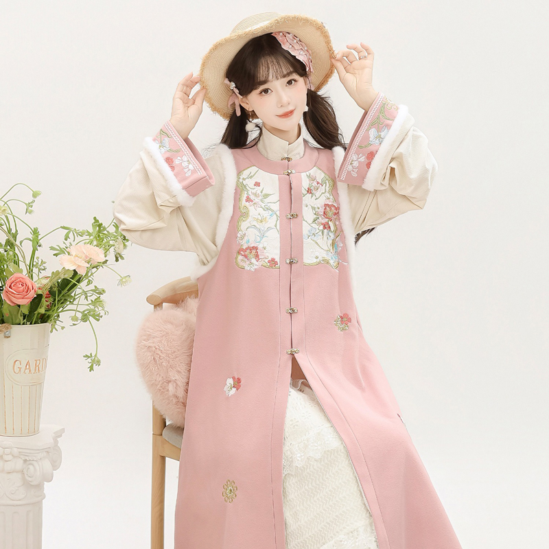 Women-Winter-Hanfu-Long-Length-Ming-Dynasty-Style-Hanfu-in-Pink-Bijia-3 Women Winter Hanfu Long-Length Ming Dynasty-Style Hanfu in Pink Bijia