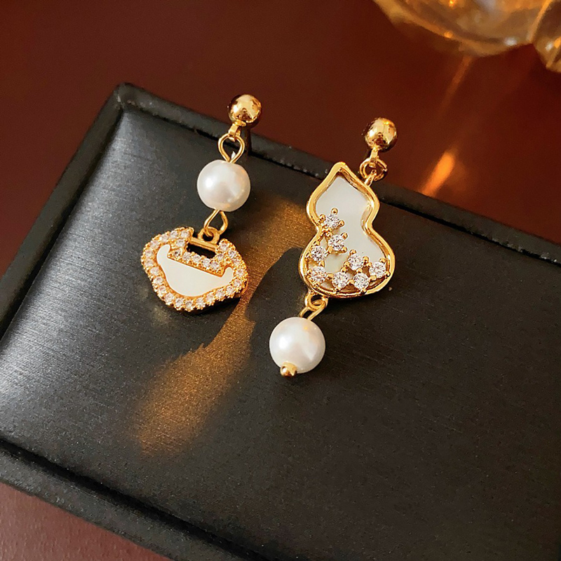 Women-Exquisite-Earrings-Peace-Lock-Niche-Pearl-Ear-Accessories-1 Women Exquisite Earrings Peace Lock Niche Pearl Ear Accessories
