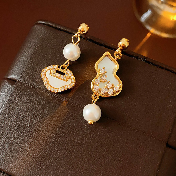 Women Exquisite Earrings Peace Lock Niche Pearl Ear Accessories