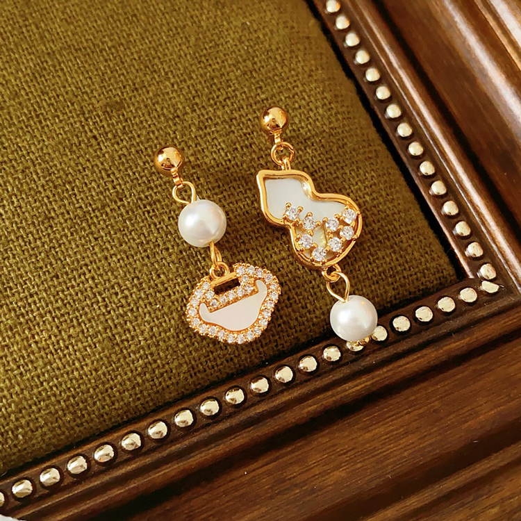 Women Exquisite Earrings Peace Lock Niche Pearl Ear Accessories