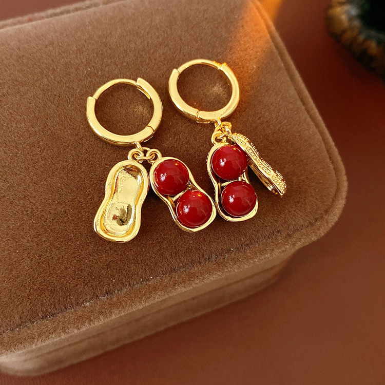 Women Niche Peanut-Shaped Pleated Earrings Retro Fashion Red Bean Ear Accessories