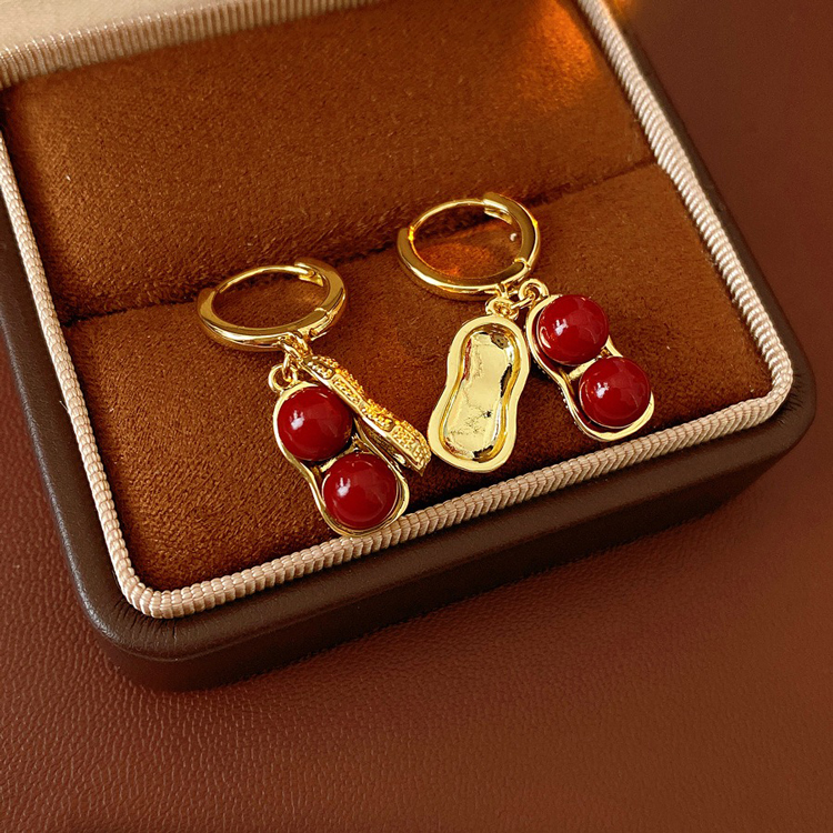 Women Niche Peanut-Shaped Pleated Earrings Retro Fashion Red Bean Ear Accessories