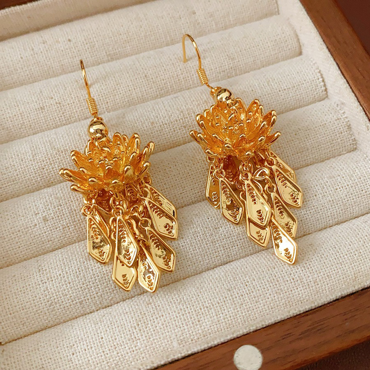 Women Vintage Earrings Lotus Tassel Niche Ear Accessories