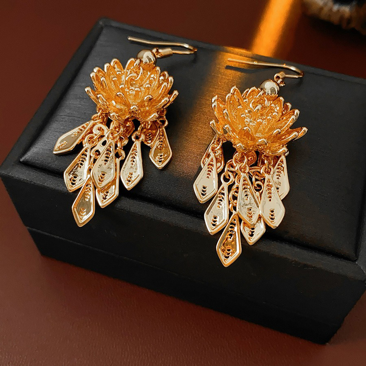 Women Vintage Earrings Lotus Tassel Niche Ear Accessories