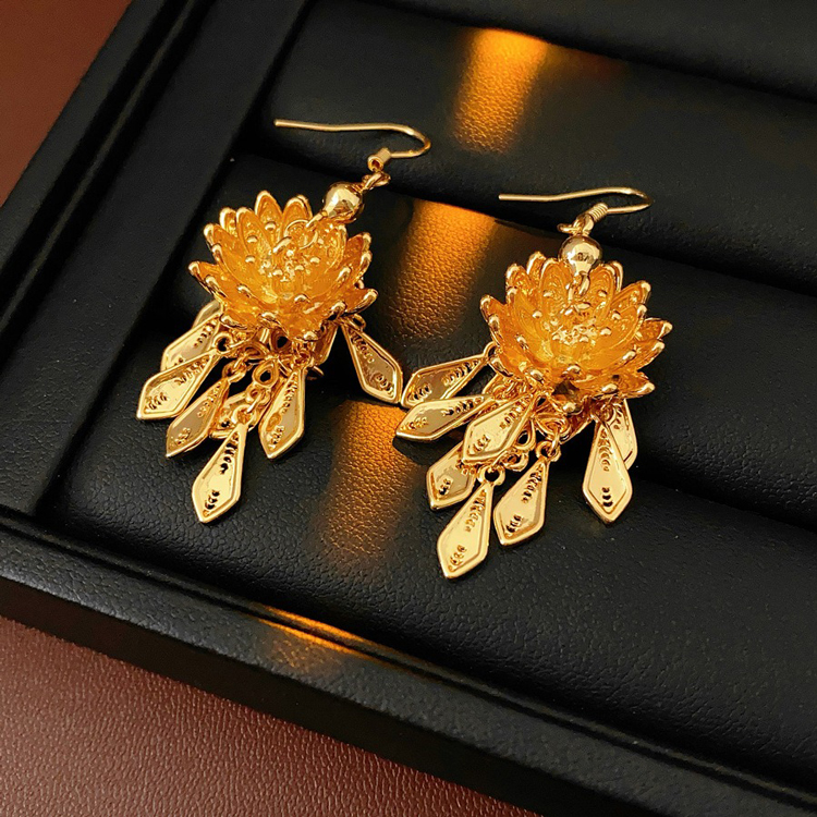 Women Vintage Earrings Lotus Tassel Niche Ear Accessories