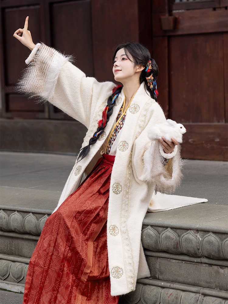 Women Winter Fluffy Fleece-Lined Coat Unique Song Dynasty Hanfu Set