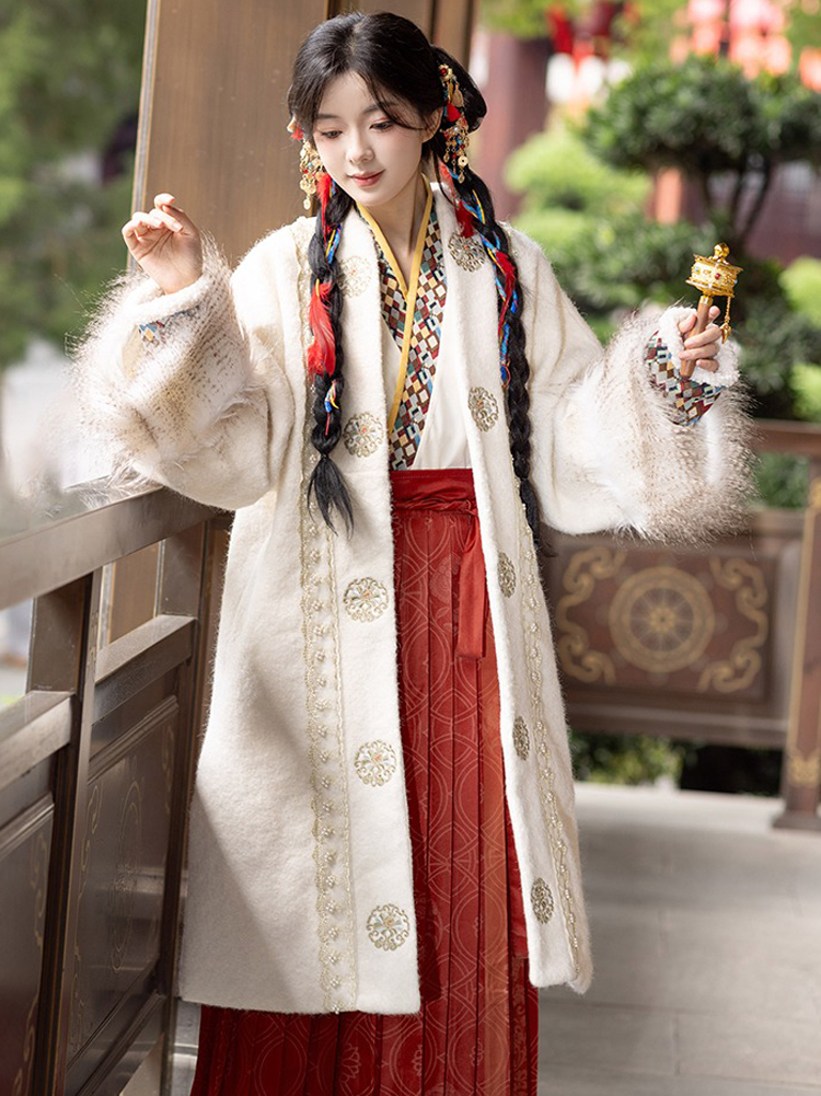 Women Winter Fluffy Fleece-Lined Coat Unique Song Dynasty Hanfu Set