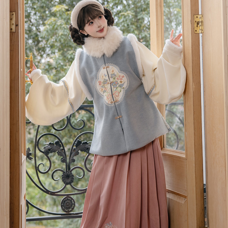 Women-New-Year-Hanfu-Bijia-Set-Ming-Dynasty-Style-Thickened-Winter-Attire-1 Women New Year Hanfu Bijia Set Ming Dynasty Style Thickened Winter Attire