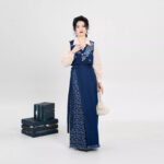 Fashionable Hanfu Short Embroidered Vest with Denim-Inspired Xuanqun