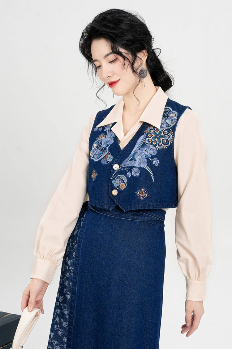 Fashionable Hanfu Short Embroidered Vest with Denim-Inspired Xuanqun