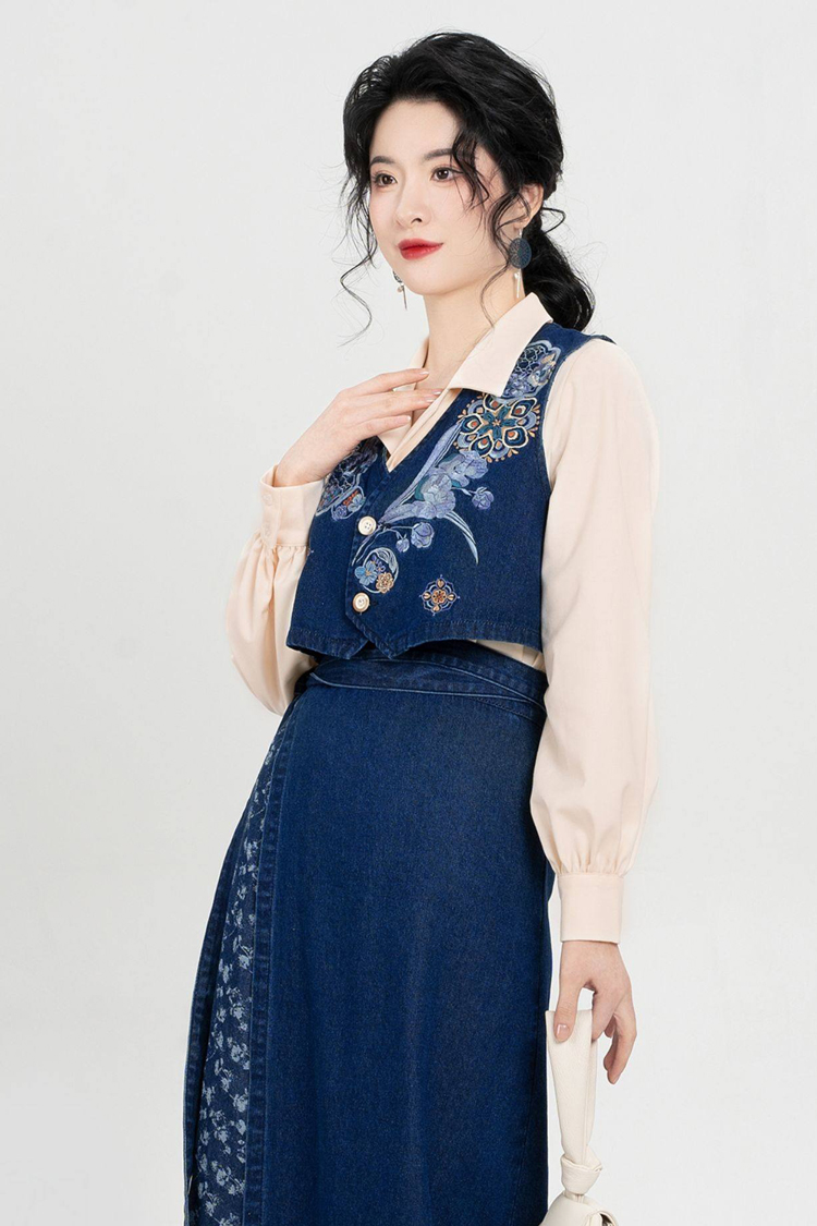 Fashionable Hanfu Short Embroidered Vest with Denim-Inspired Xuanqun