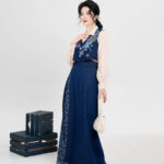 Fashionable Hanfu Short Embroidered Vest with Denim-Inspired Xuanqun