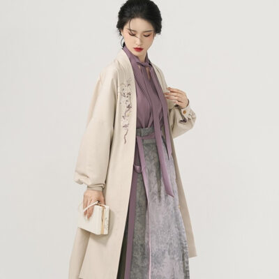 Fashionable Womemn Hanfu Commuter Wear: Modernized Song Dynasty Attire
