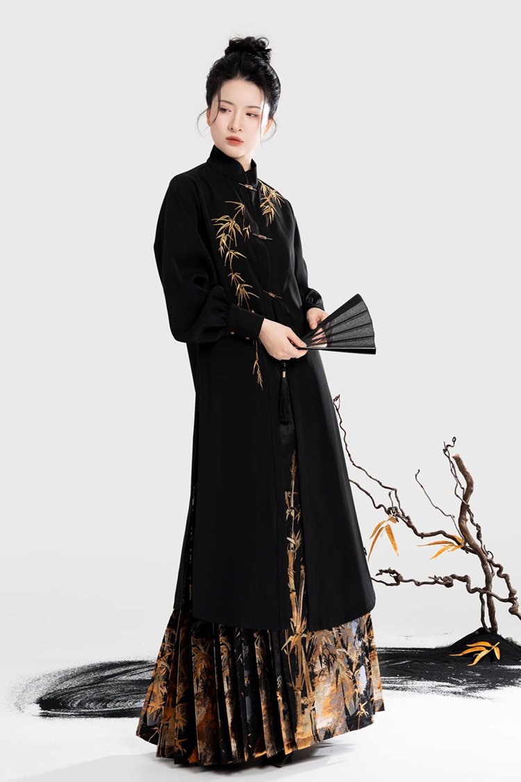 Ming Dynasty Style Hanfu Stand-Up Collar Coat with Embroidered Gold-Threaded Mamianqun Set