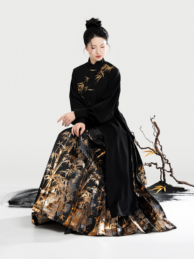 Ming Dynasty Style Hanfu Stand-Up Collar Coat with Embroidered Gold-Threaded Mamianqun Set