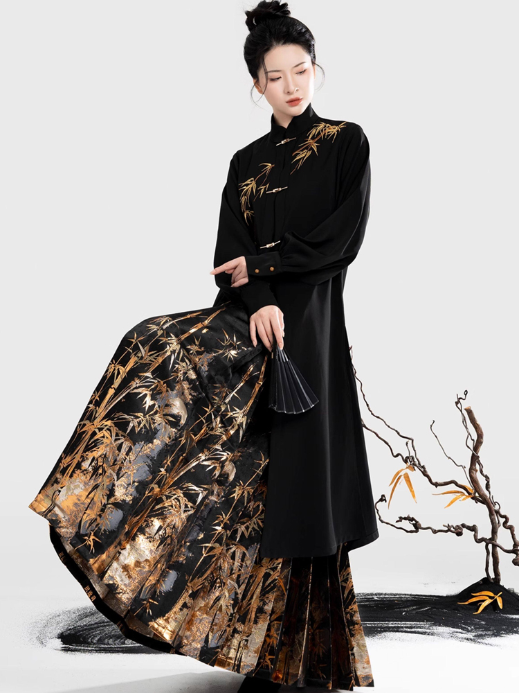 Ming Dynasty Style Hanfu Stand-Up Collar Coat with Embroidered Gold-Threaded Mamianqun Set