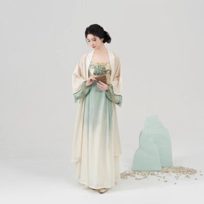 Qing Shan Xing (青山行)