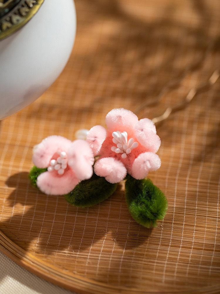 Fuzzy Hair Accessories for Winter Pink Hanfu Outfits