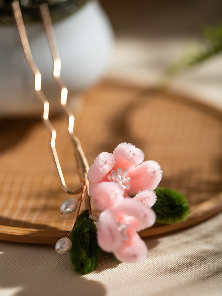 Fuzzy Hair Accessories for Winter Pink Hanfu Outfits