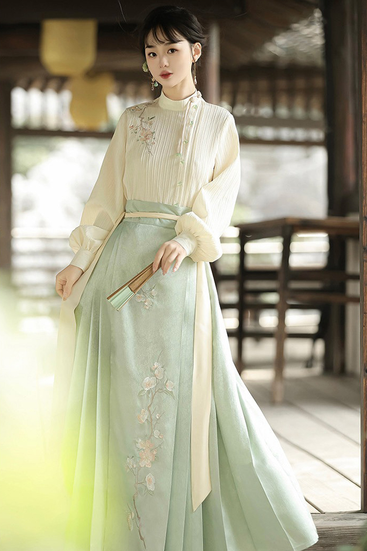 Spring Women Hanfu New Chinese Style Daily Hanfu Set with Mamian Qun