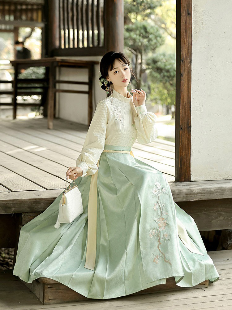 Spring Women Hanfu New Chinese Style Daily Hanfu Set with Mamian Qun