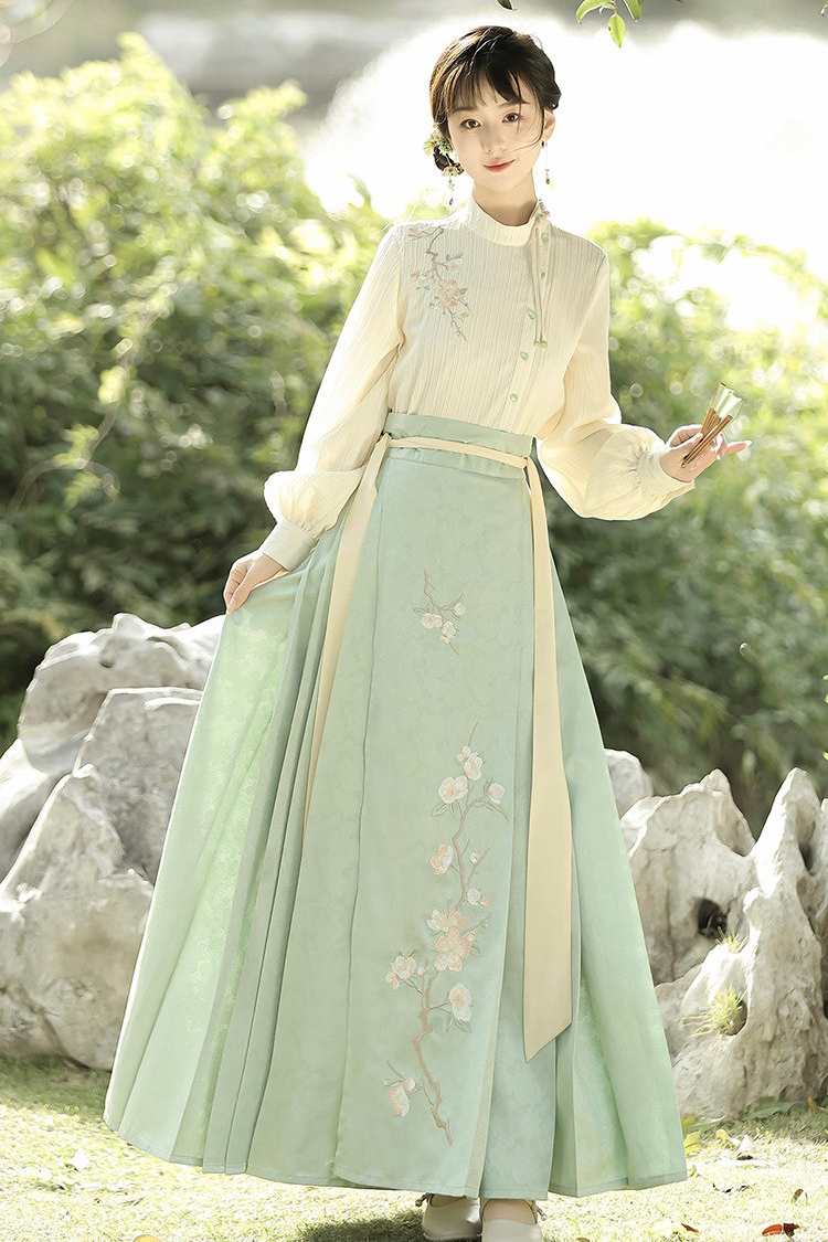 Spring Women Hanfu New Chinese Style Daily Hanfu Set with Mamian Qun