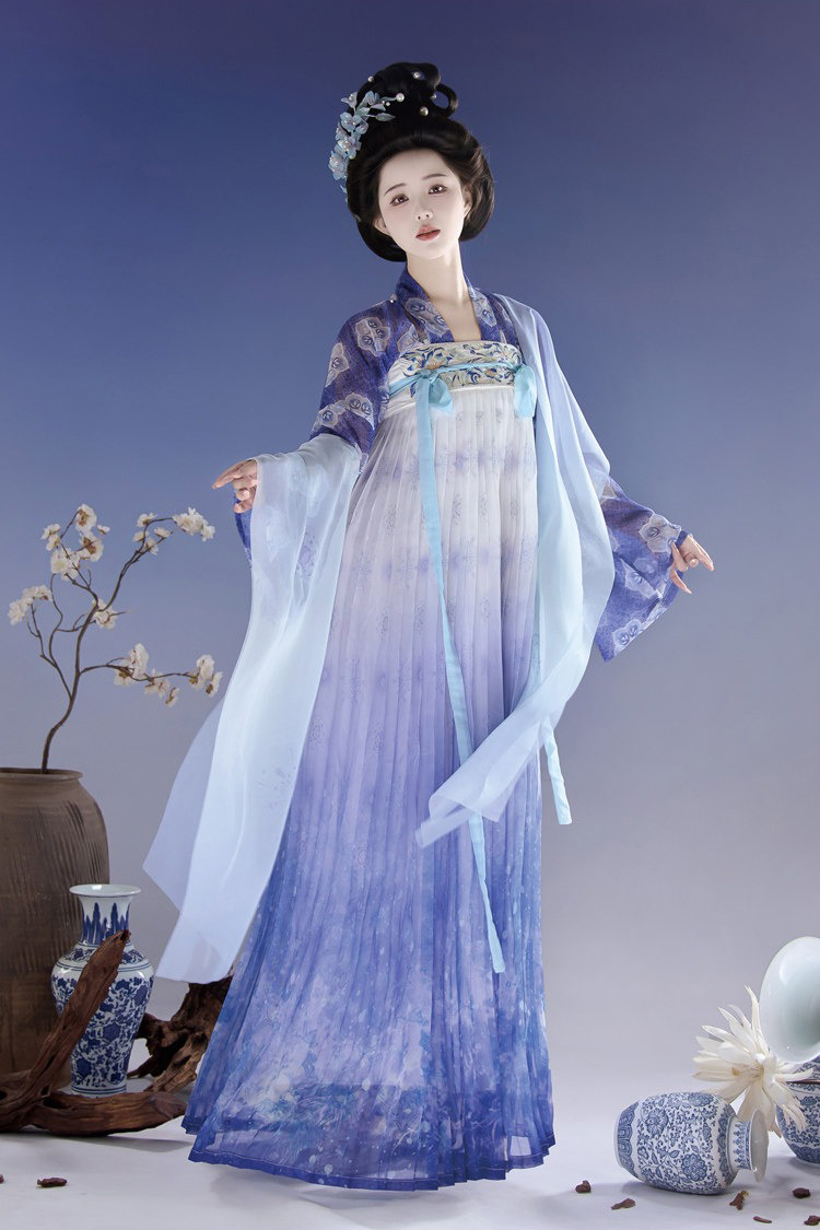 Tang Dynasty Inspired Women's Qixiong Ruqun Blue-and-White Porcelain Style Ethereal Ensemble